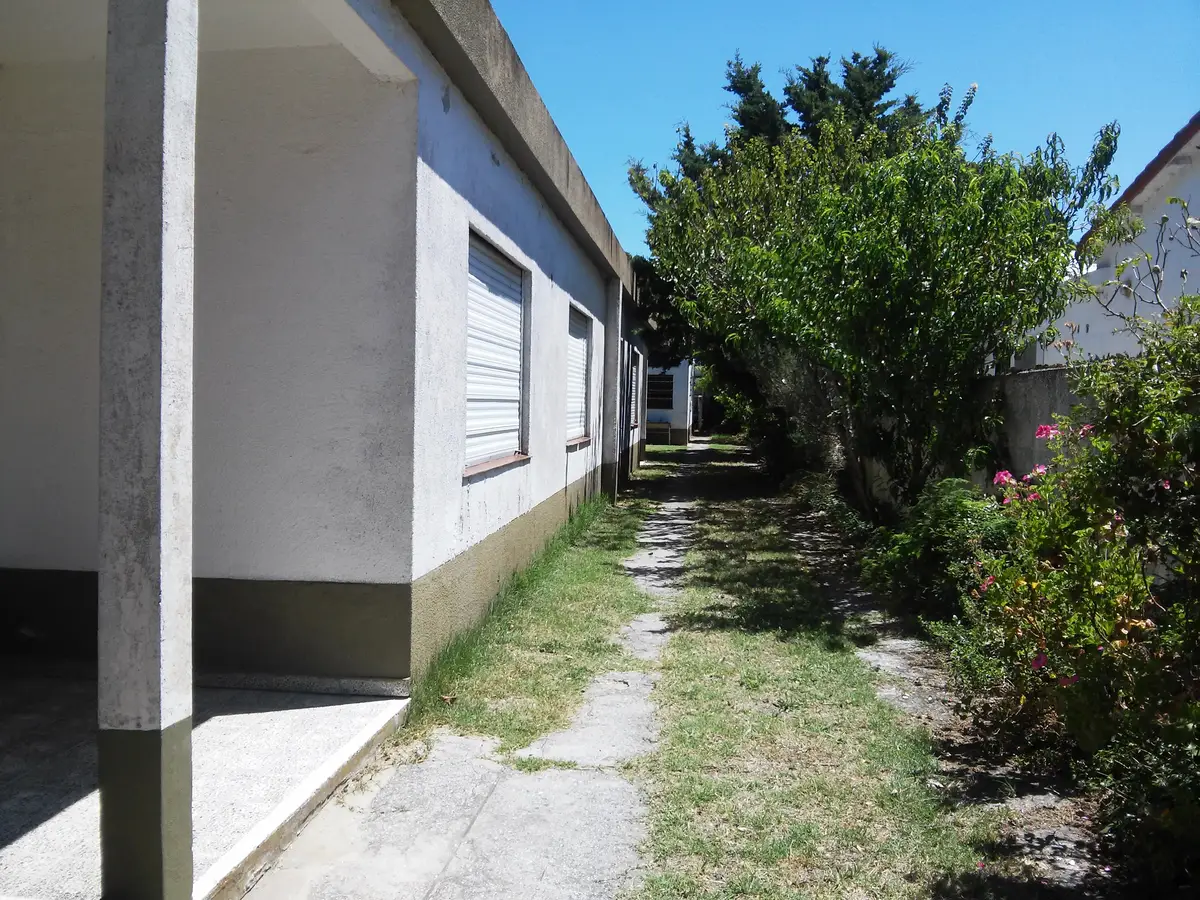 EXCELENTE CASA CON COCHERA - Imagen 3