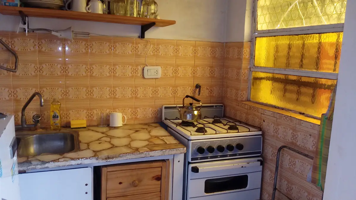 EXCELENTE CASA CON COCHERA - Imagen 4