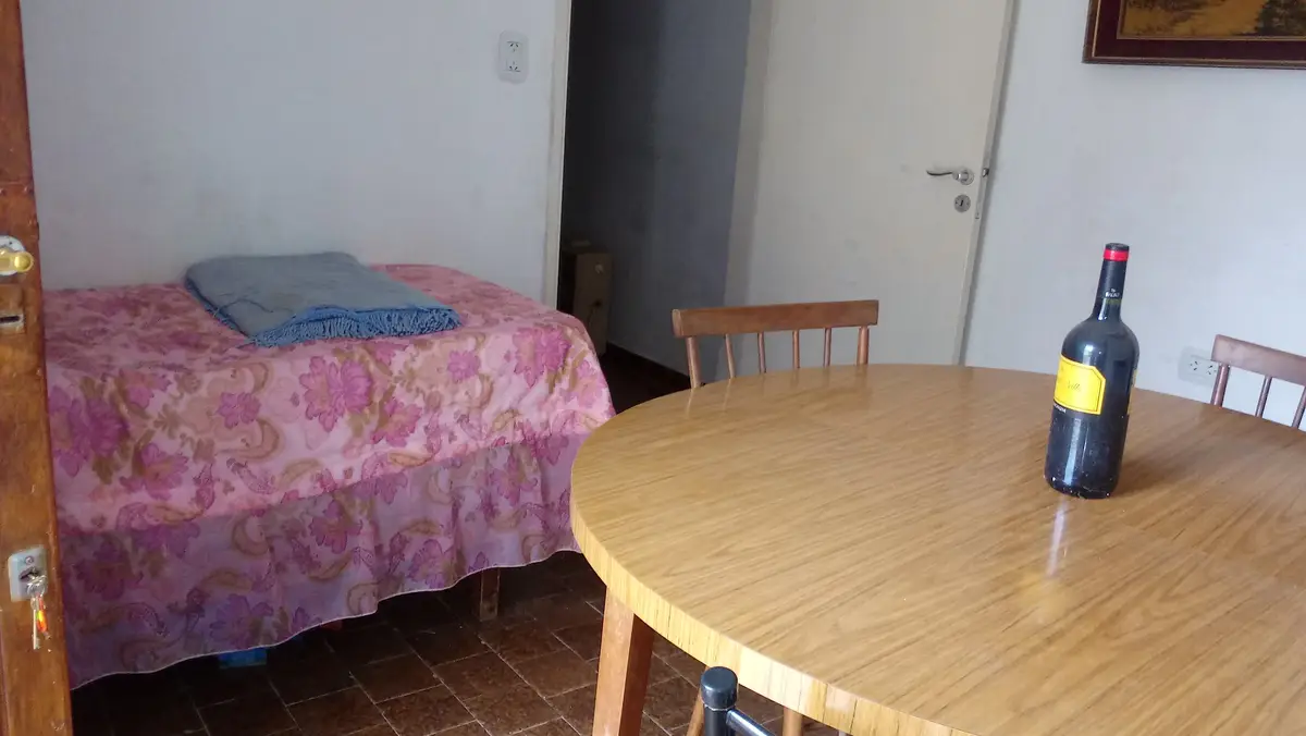 EXCELENTE CASA CON COCHERA - Imagen 6